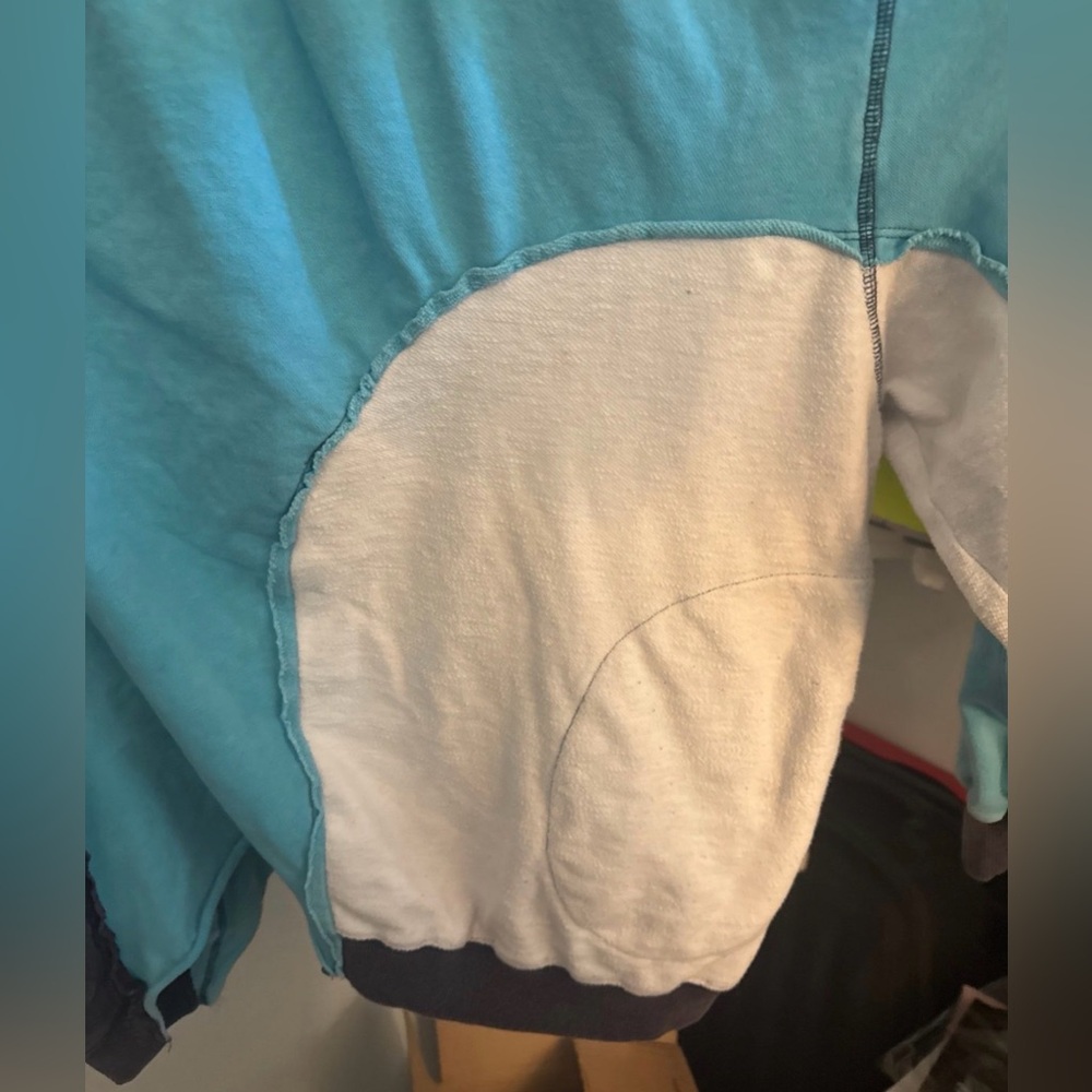 BlueVelvet Colorblock Sweatshirt in Blue and White with Pockets Large - Picture 7 of 9